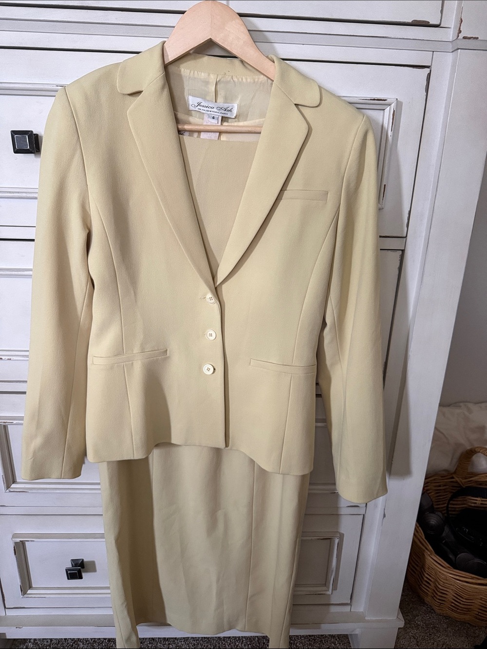 Jessica Howard Cream 2-Piece Skirt Suit Set